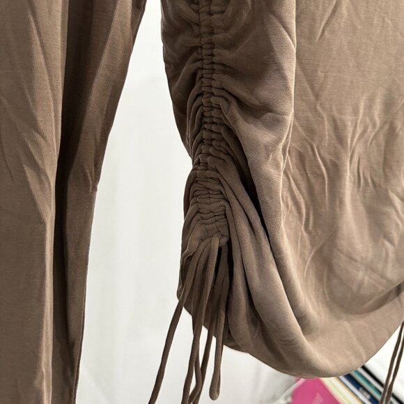 Style Addict Taupe LongSleeve with Drawstring Detail Sz. Large - Picture 2 of 3